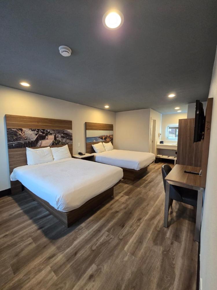 Queen Room with Two Queen Beds interior